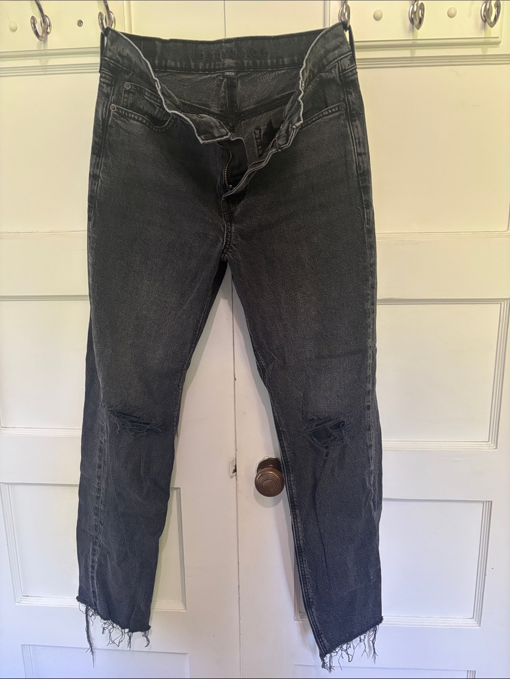 American Eagle | Black Distressed Straight Jeans size 8